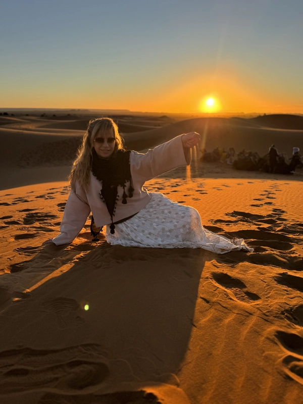 Adriana atardecer toma el sol